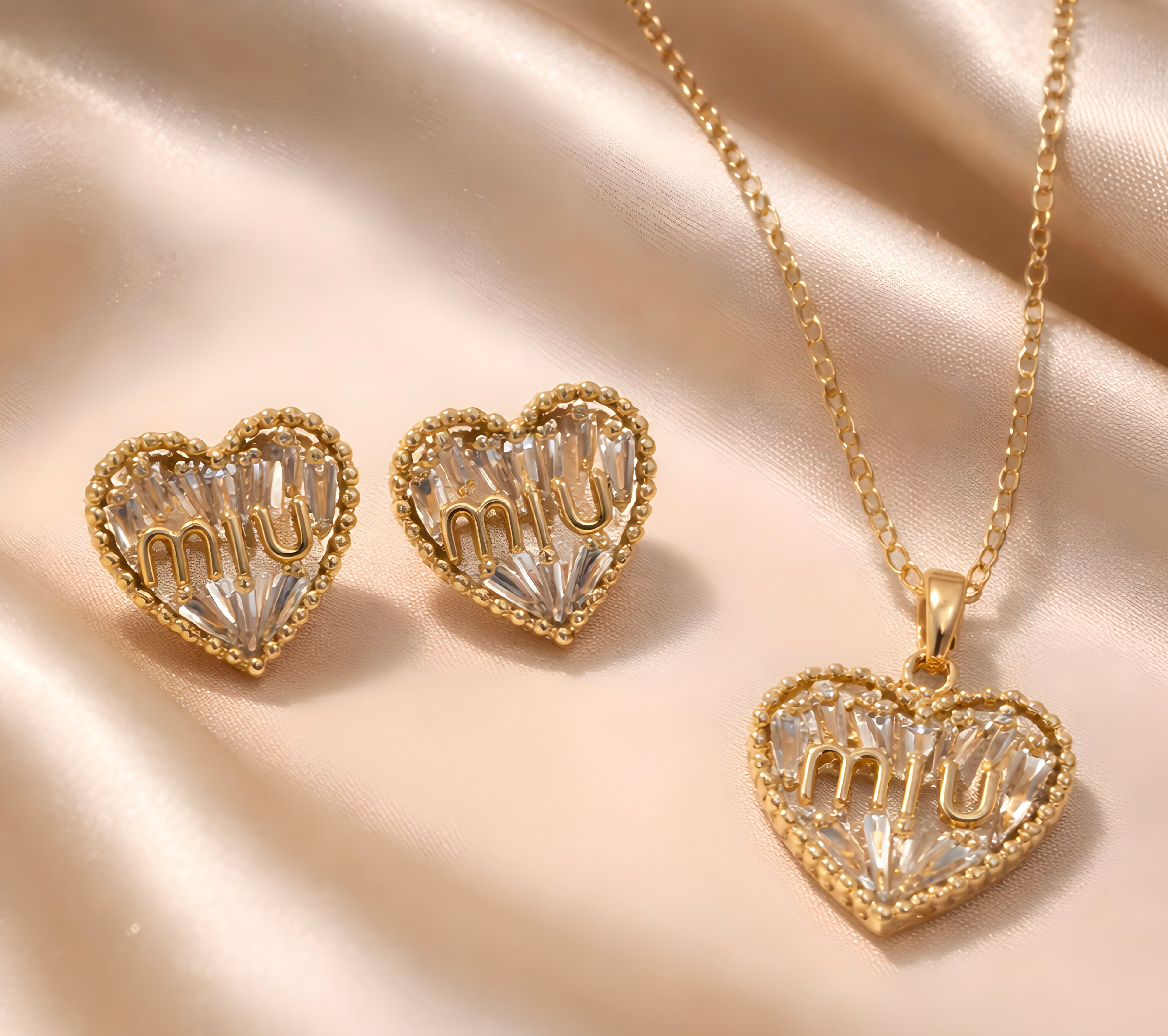Heart-shaped pendant set