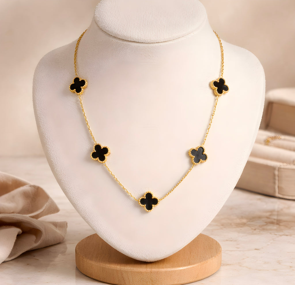 Black colour clover-motif pendant