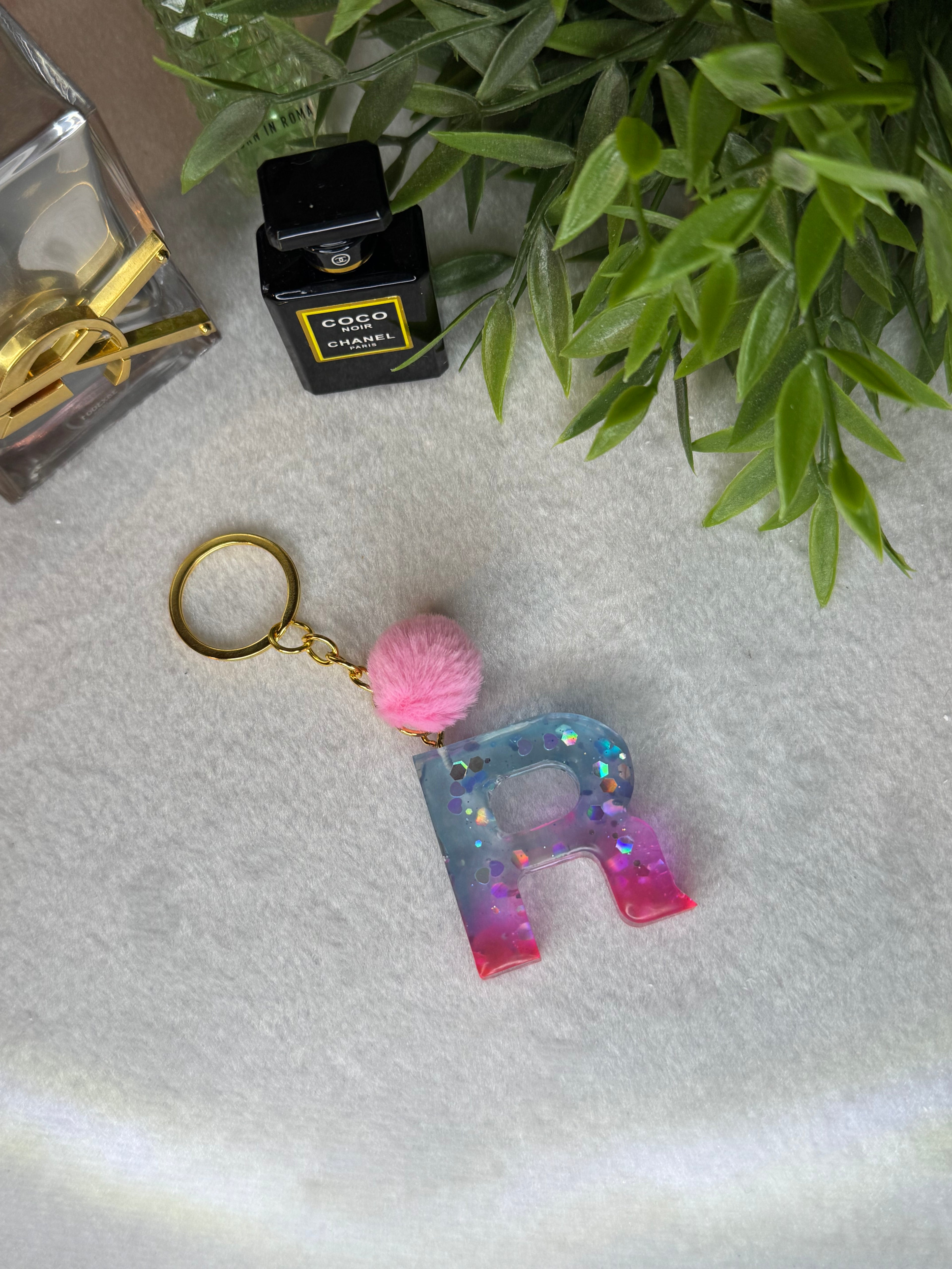 Handmade diy resin letter“R” keychain