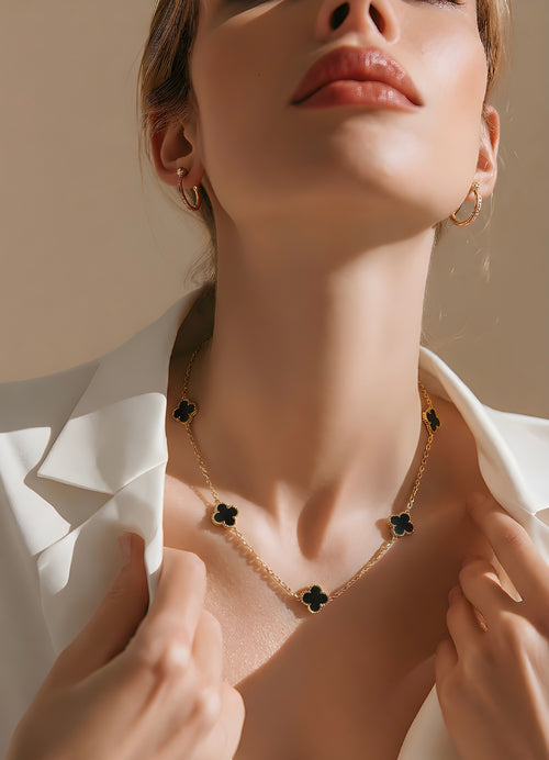 Black colour clover-motif pendant