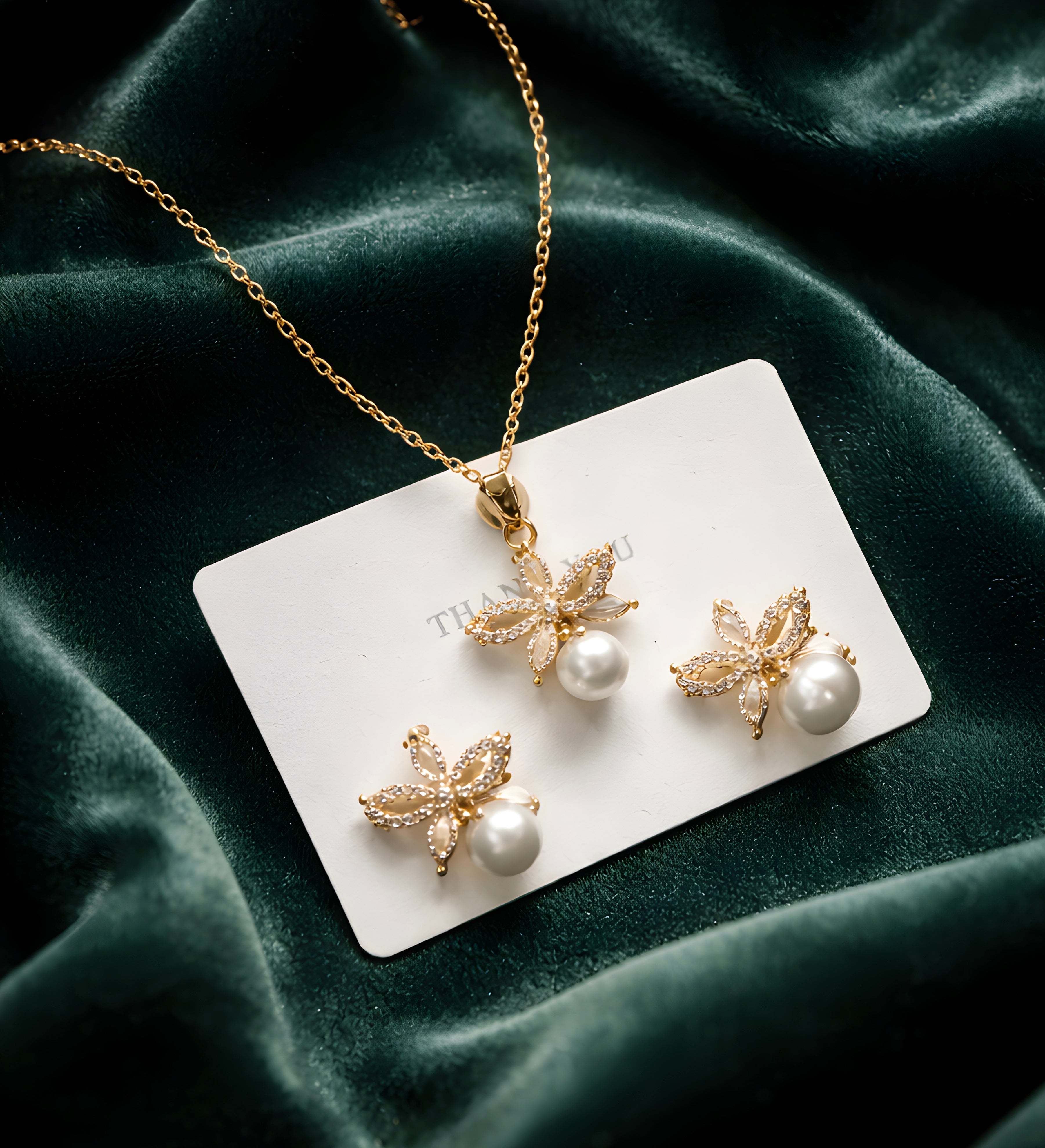 Casual gold-toned flower pendant set