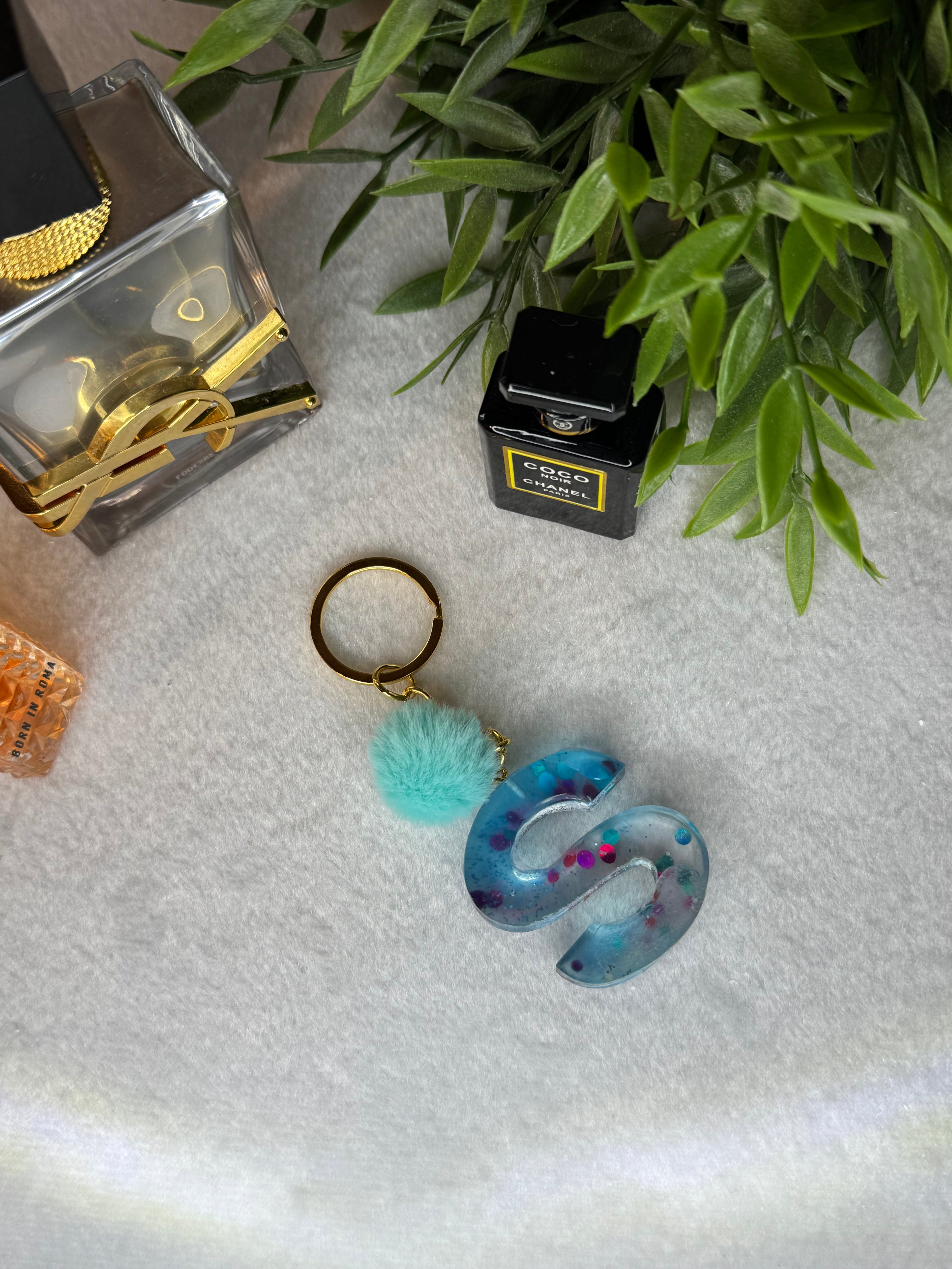 Handmade diy resin letter“S” keychain