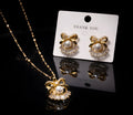 Classic bow-shaped pendant set