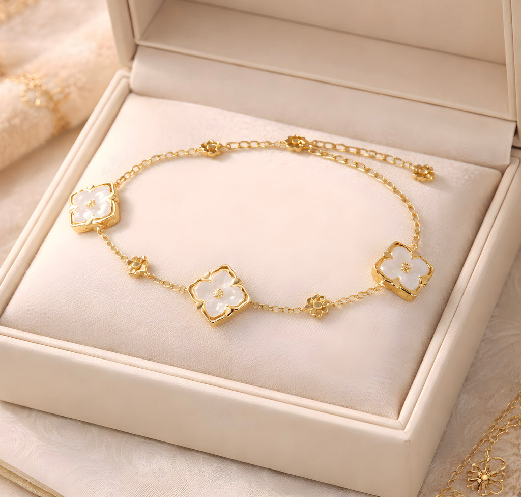 Reversible clover bracelet