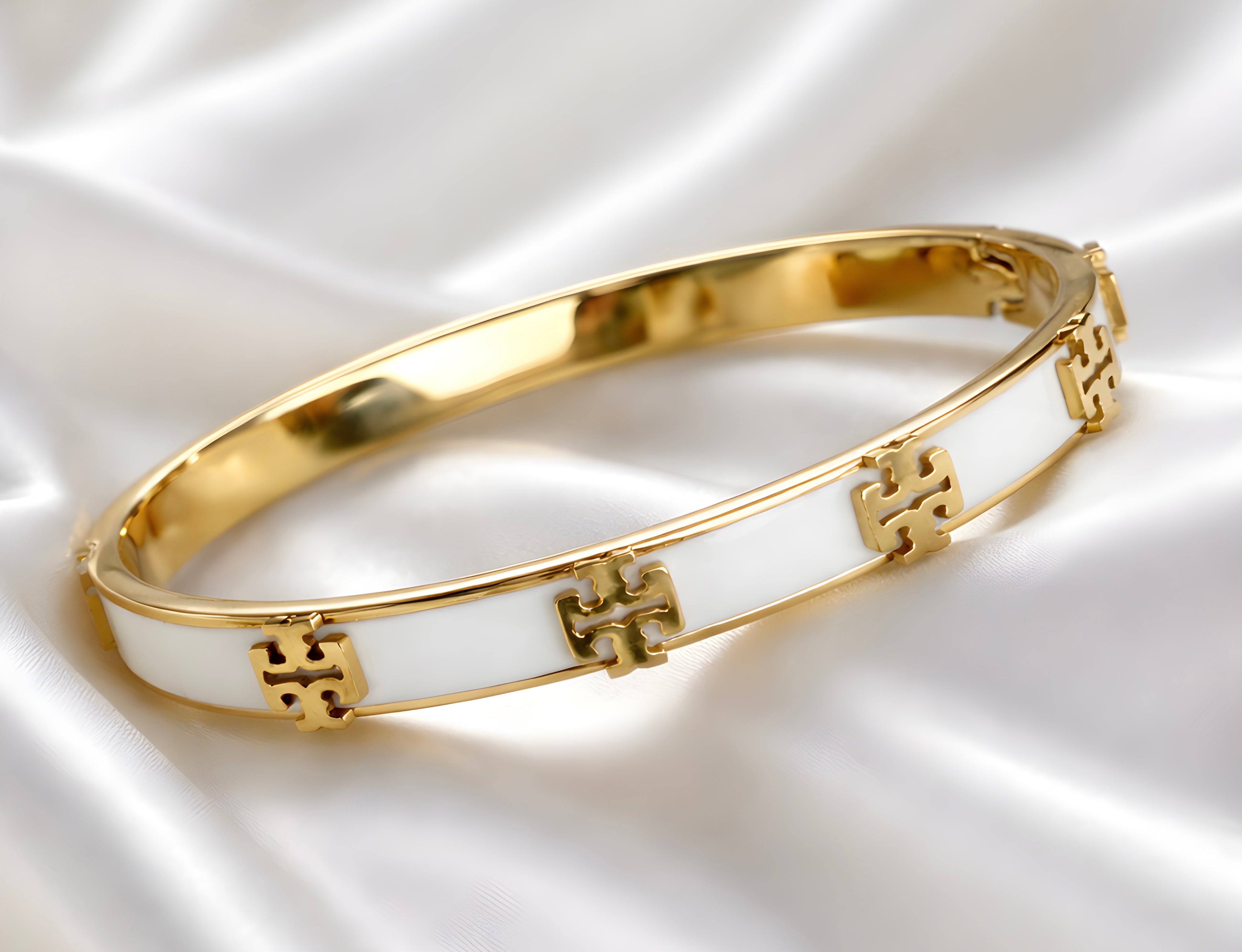 Golden stylish 18k gold plated stainless steel bracelet