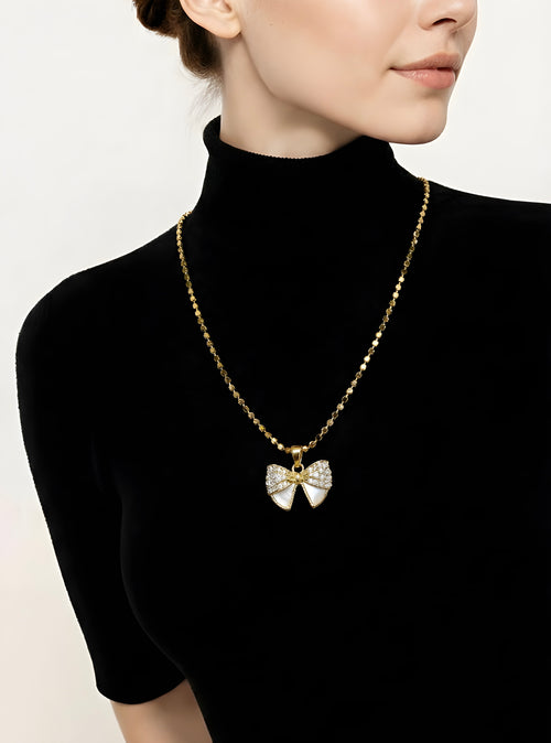 Bow-shaped pendant necklace