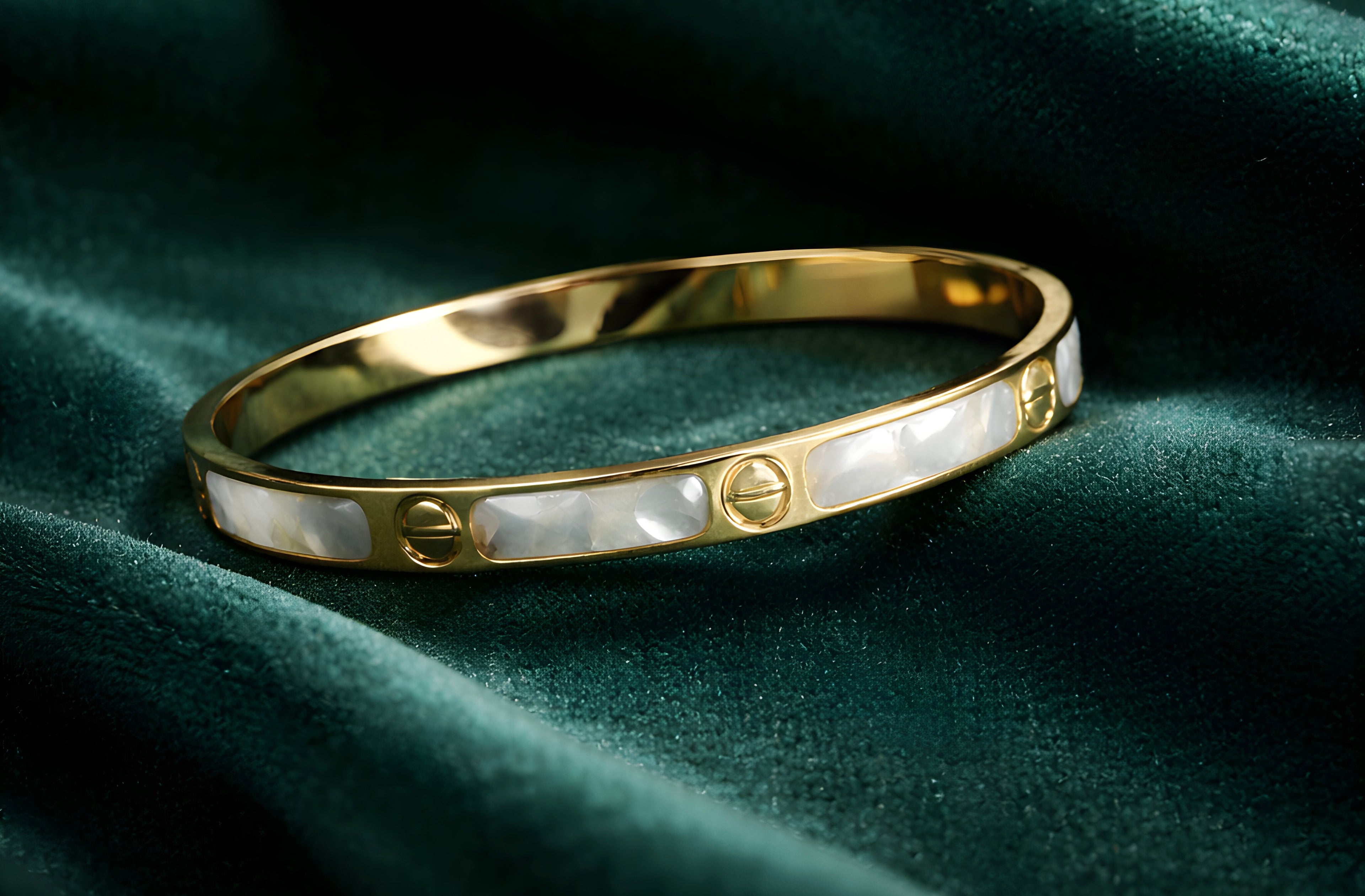 Luxury style gold bangle bracelet