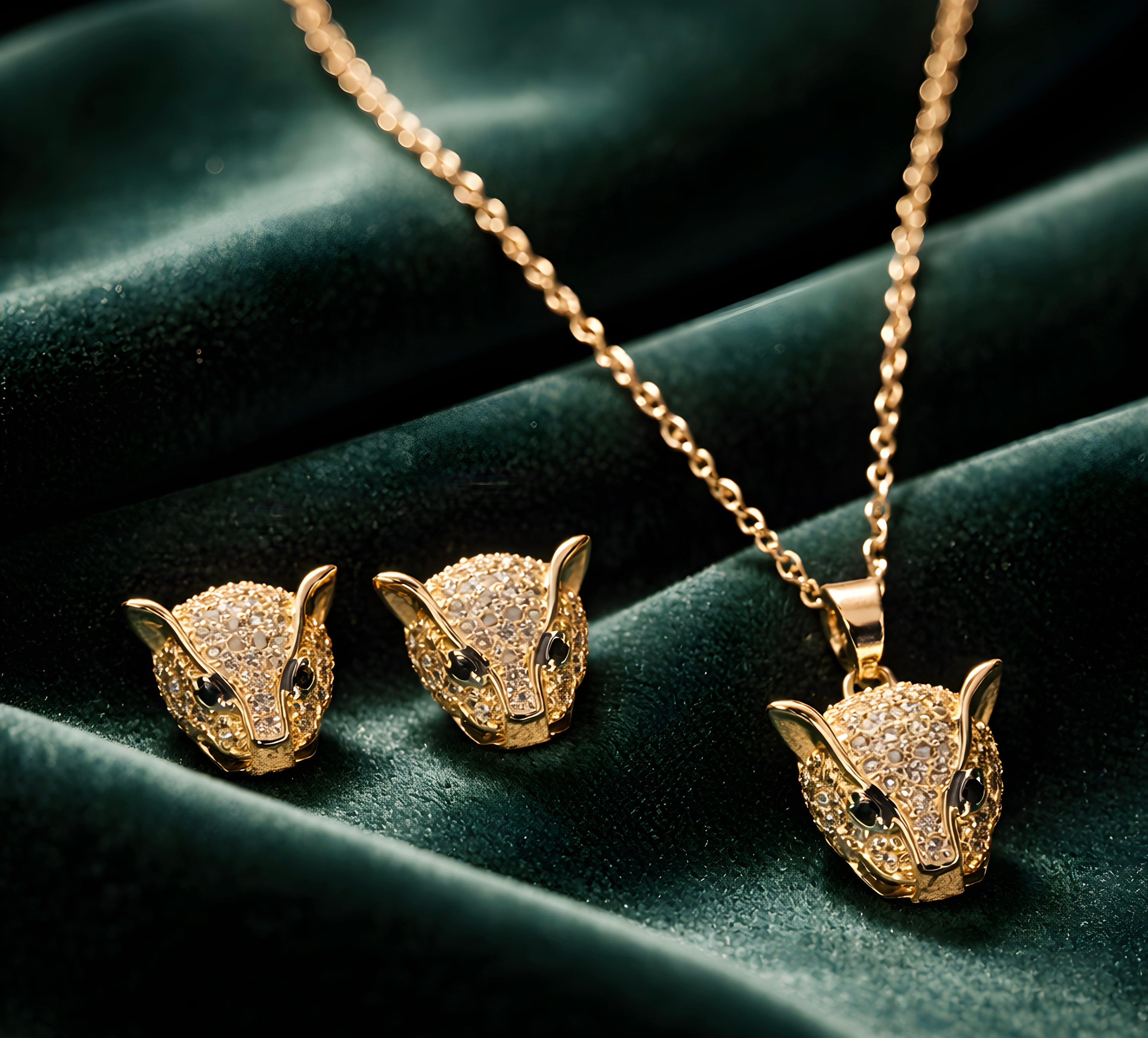 Elegant leopard head pendant set