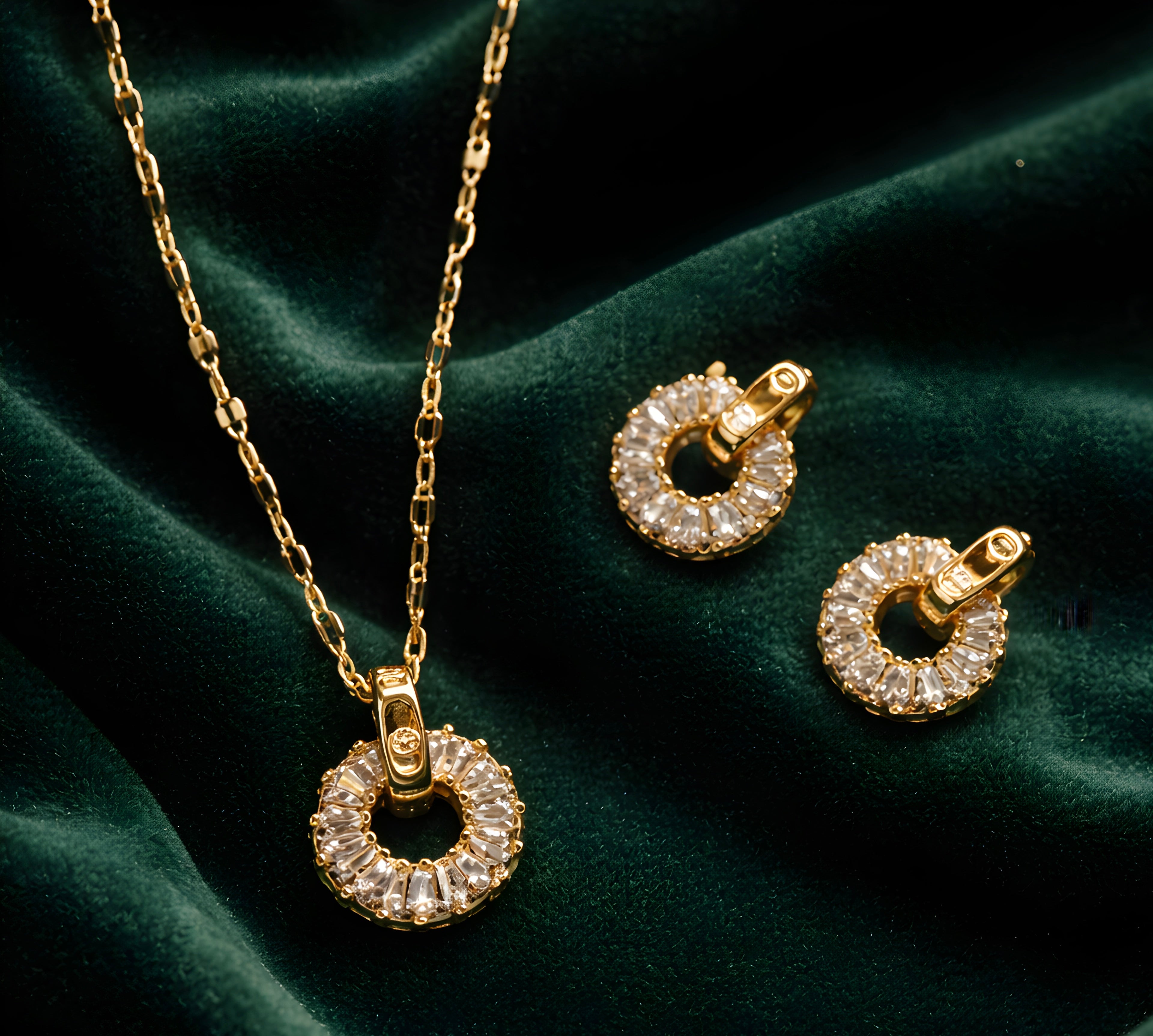 Luxury circular pendant set